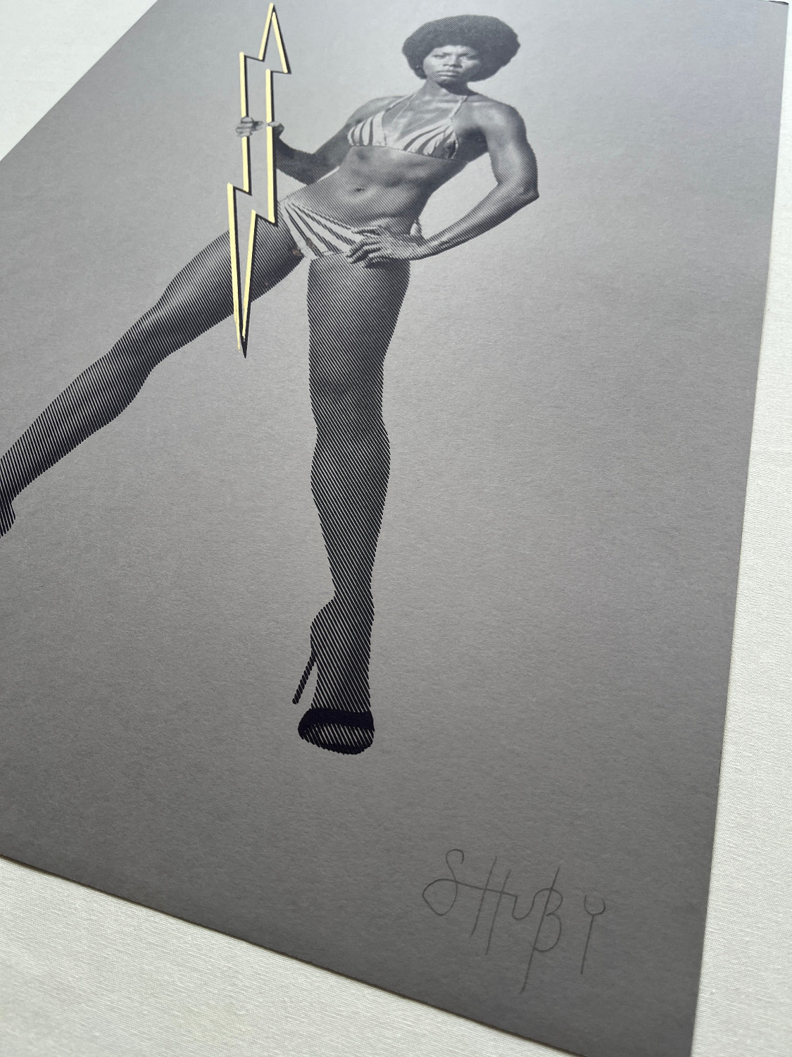 Shuby - Gloria Hendry (Grey)