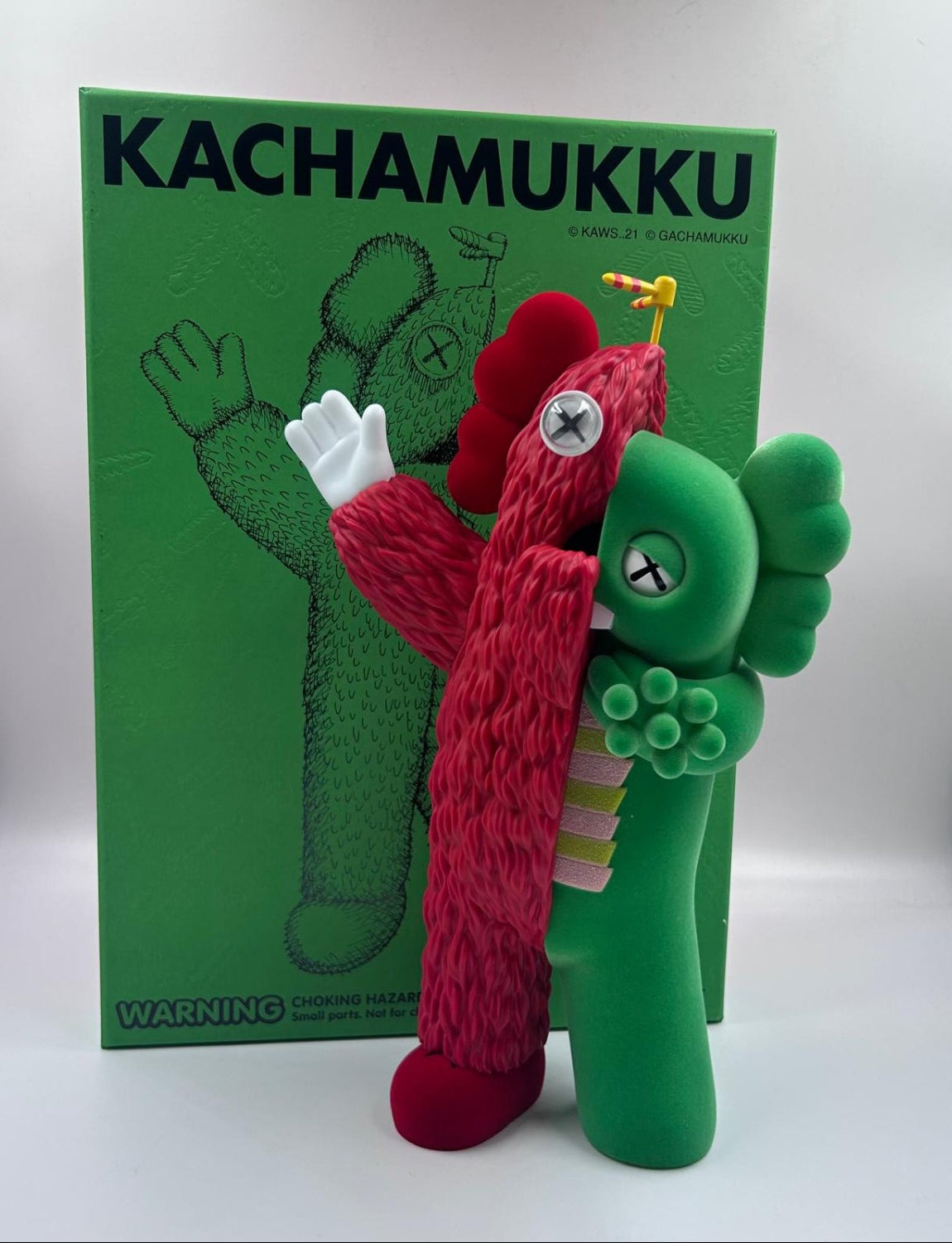 Kaws - Kachamukku (Red & Green)