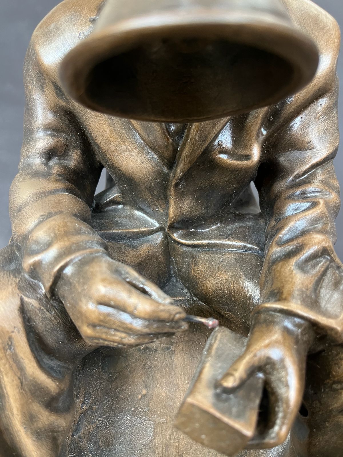 Hugo Farmer - Mini Ohm Boy Match (Bronze)