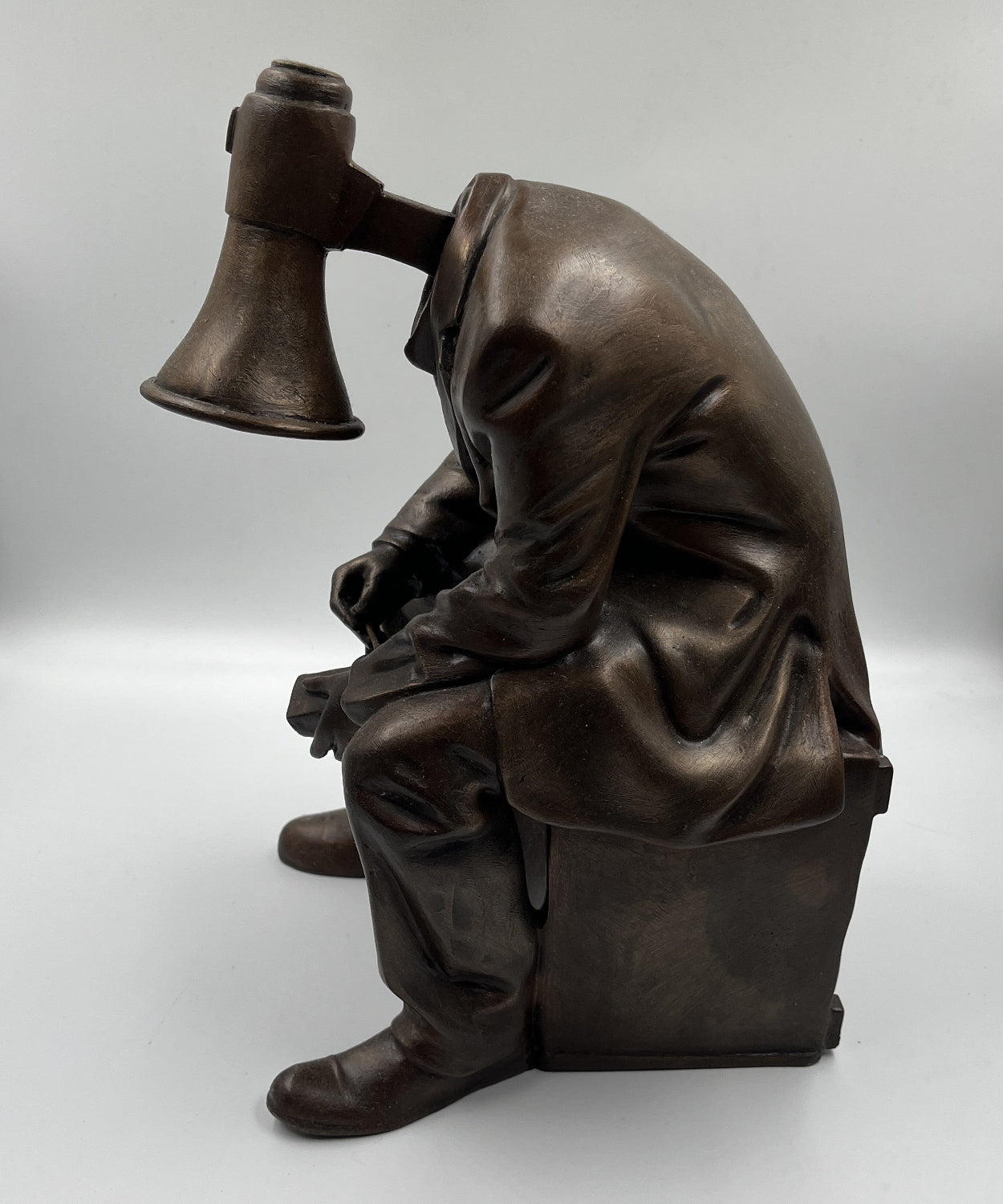 Hugo Farmer - Mini Ohm Boy Match (Bronze)