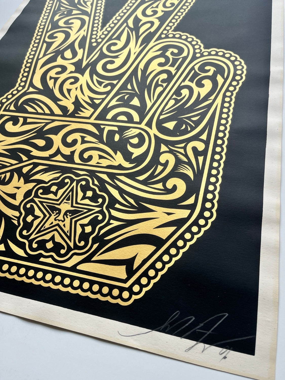 Shepard Fairey - Peace Fingers (Black)