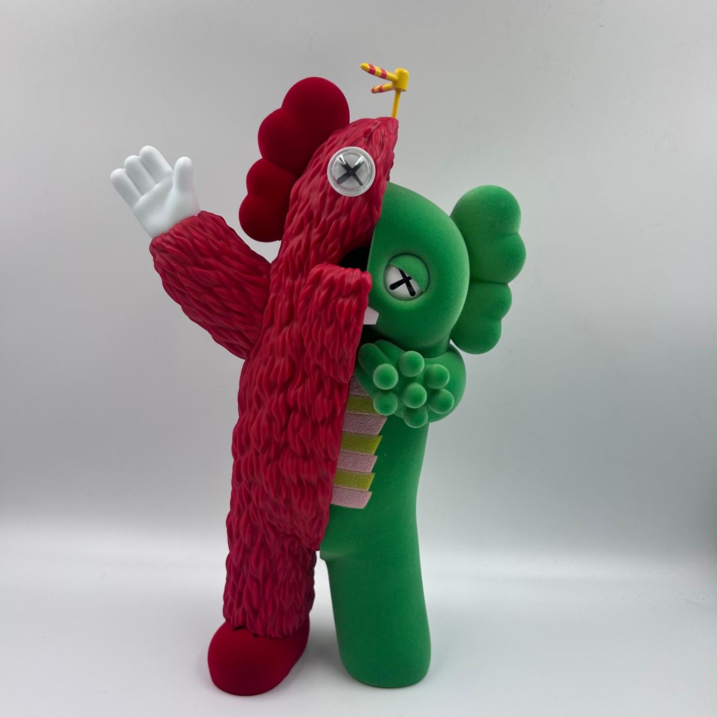 Kaws - Kachamukku (Red & Green)