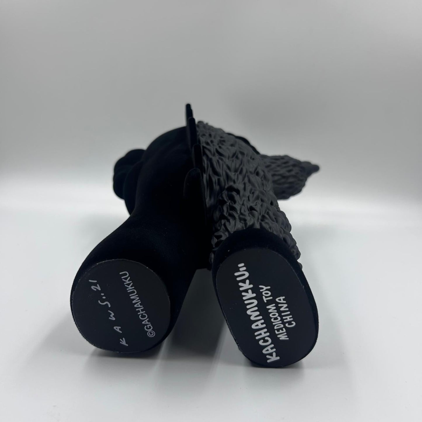 Kaws - Kachamukku (Black on Black)