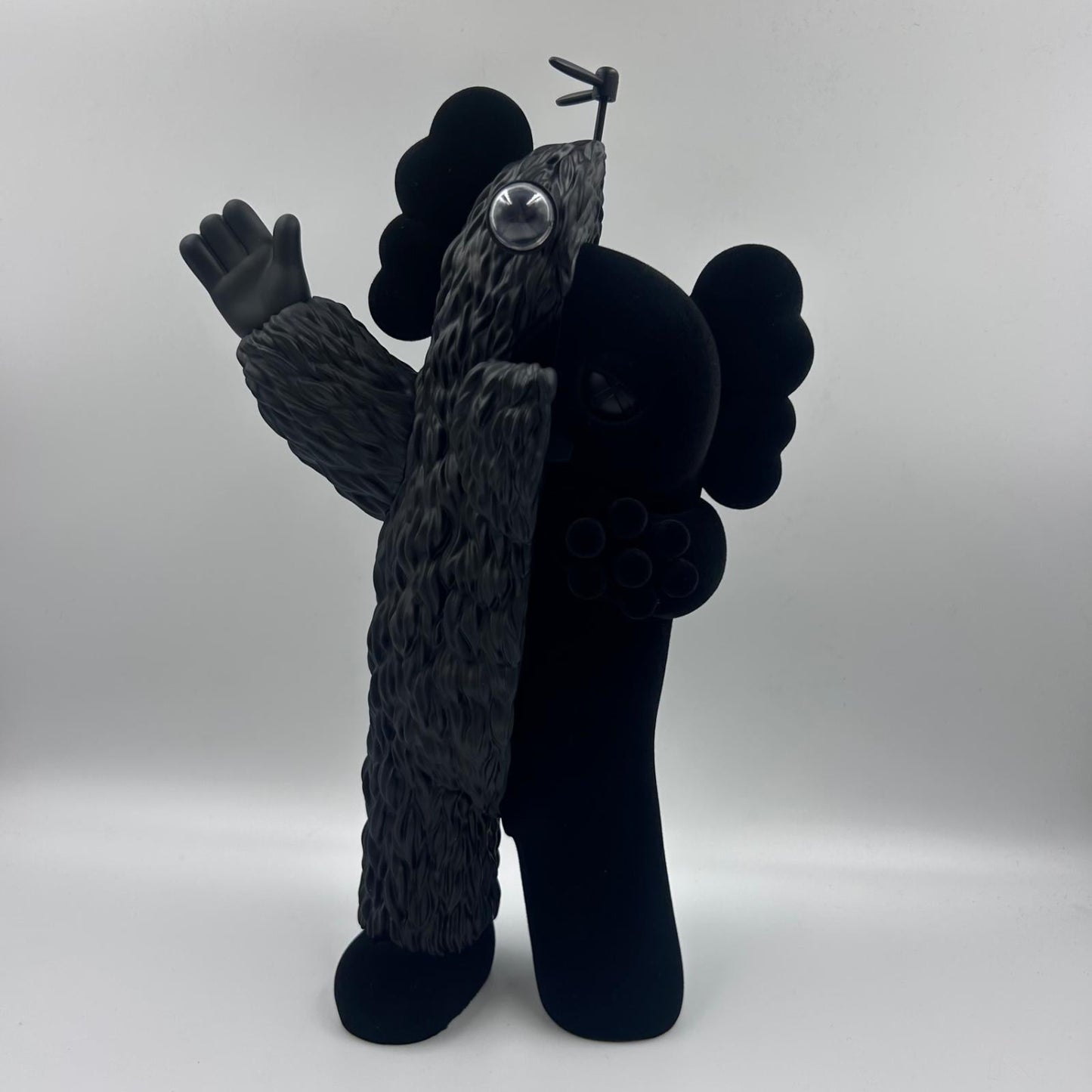Kaws - Kachamukku (Black on Black)