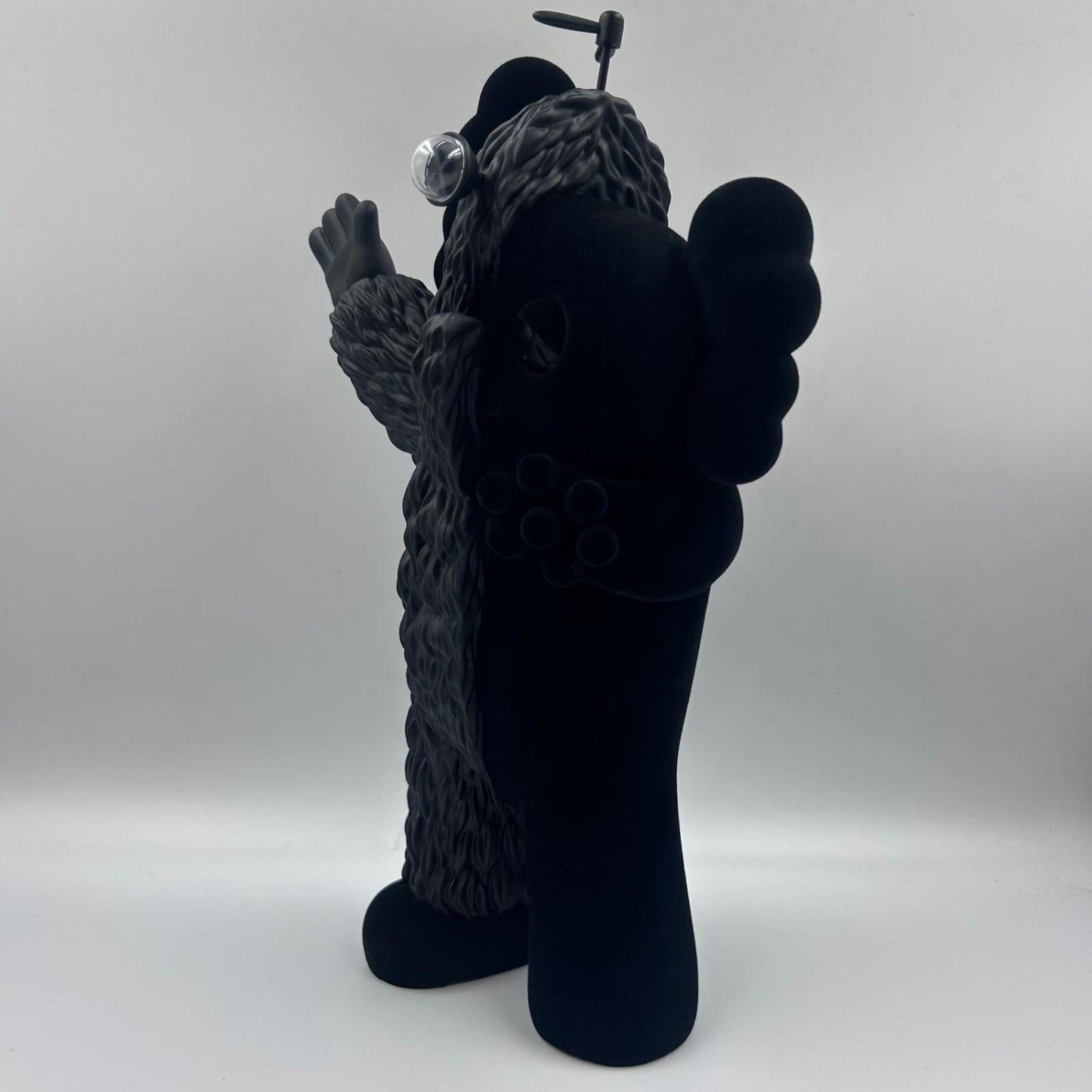 Kaws - Kachamukku (Black on Black)
