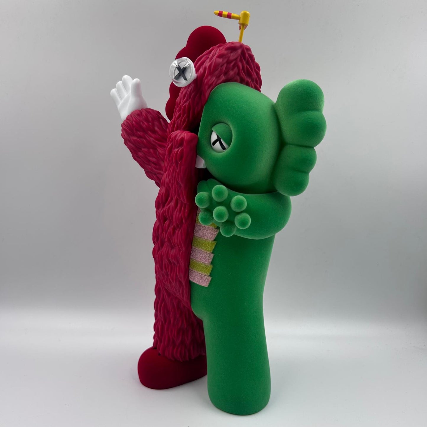 Kaws - Kachamukku (Red & Green)