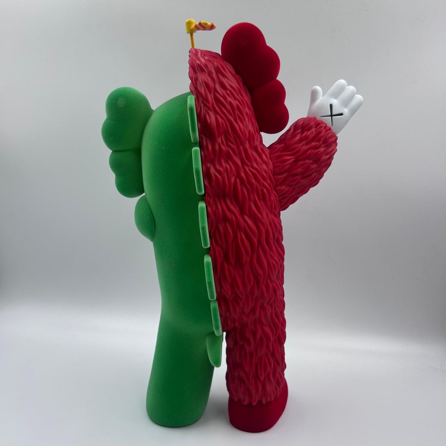 Kaws - Kachamukku (Red & Green)